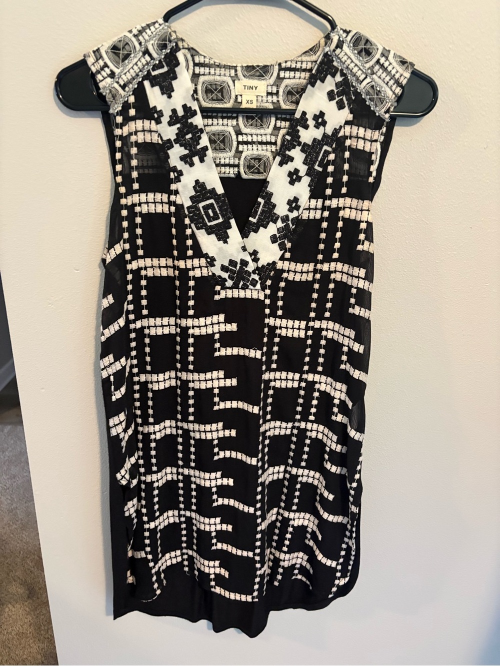Anthroplogie Tiny embroidered blouse